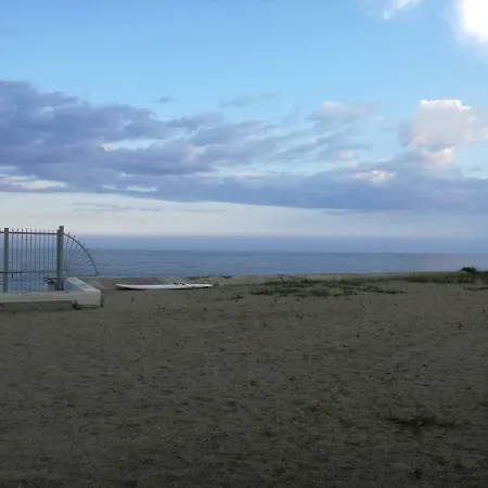 Con Spiaggia Privata * Санремо